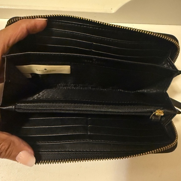 Kate Spade Black Wallet in great condition. Has 12 slots and 7 packets - Picture 7 of 10